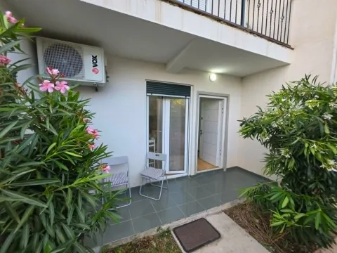 Izdavanje, jednosoban stan, 30m², Đenovići, Herceg Novi - image 14