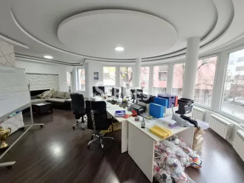 Izdavanje, stan, 150m², Socijalno, Novi Sad Sve Podlokacije - image 3