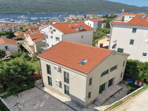Prodaja, četvorosoban stan, 110m², Đenovići, Herceg Novi - image 3