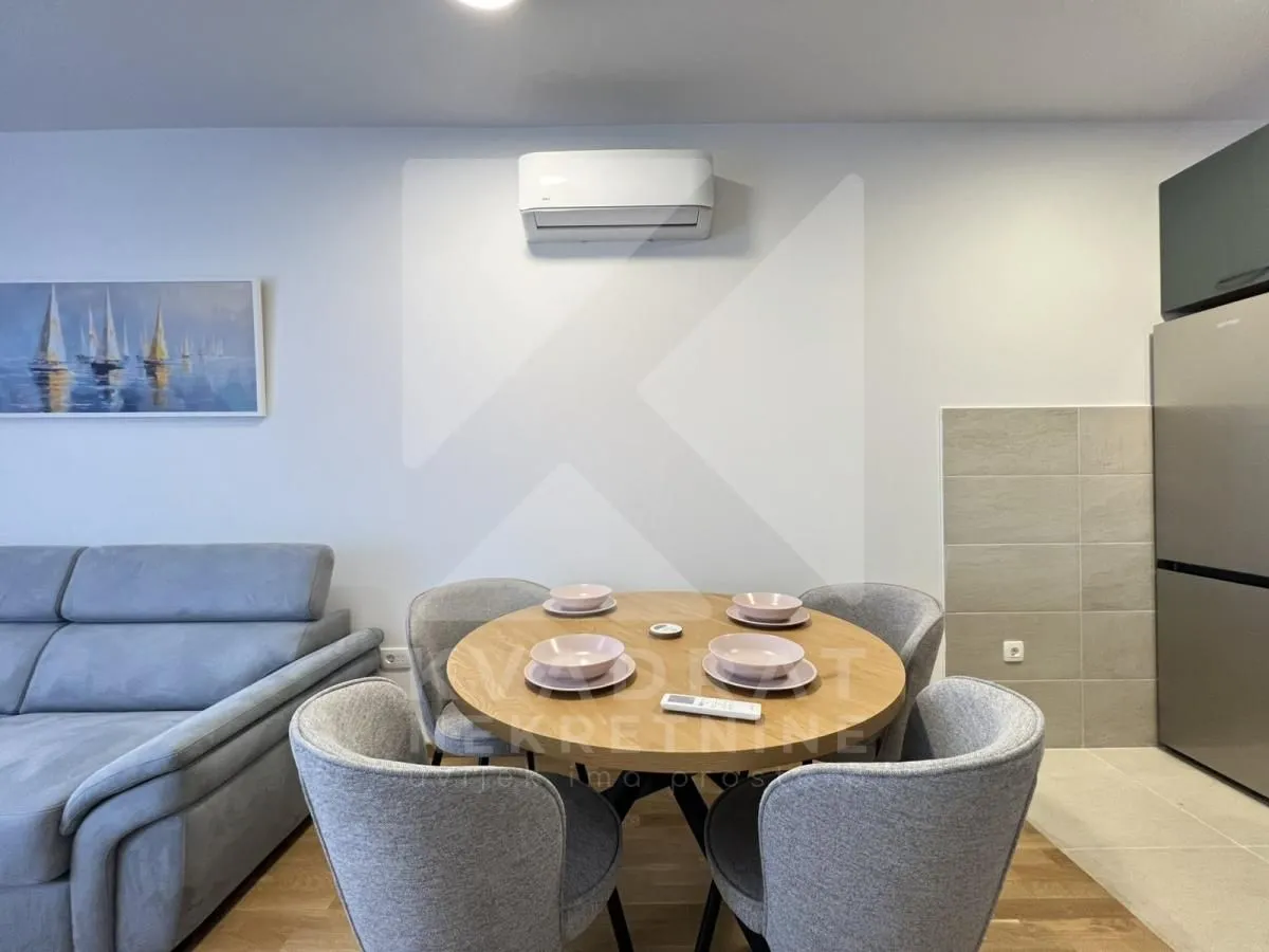 Izdavanje, jednosoban stan, 44m², Pobrežje, Podgorica