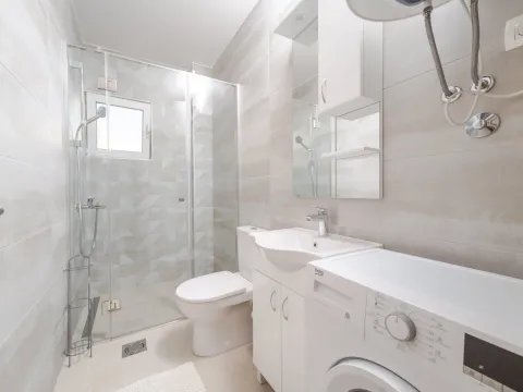 Rent, one bedroom apartment, 56m², Budva, Crna Gora - image 7