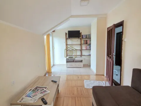 Izdavanje, dvosoban stan, 70m², Gornja Gorica, Podgorica - image 2