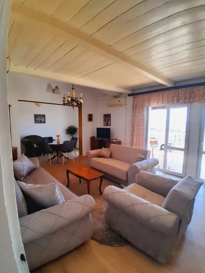 Rent, three bedroom apartment, 220m², Šušanj, Bar