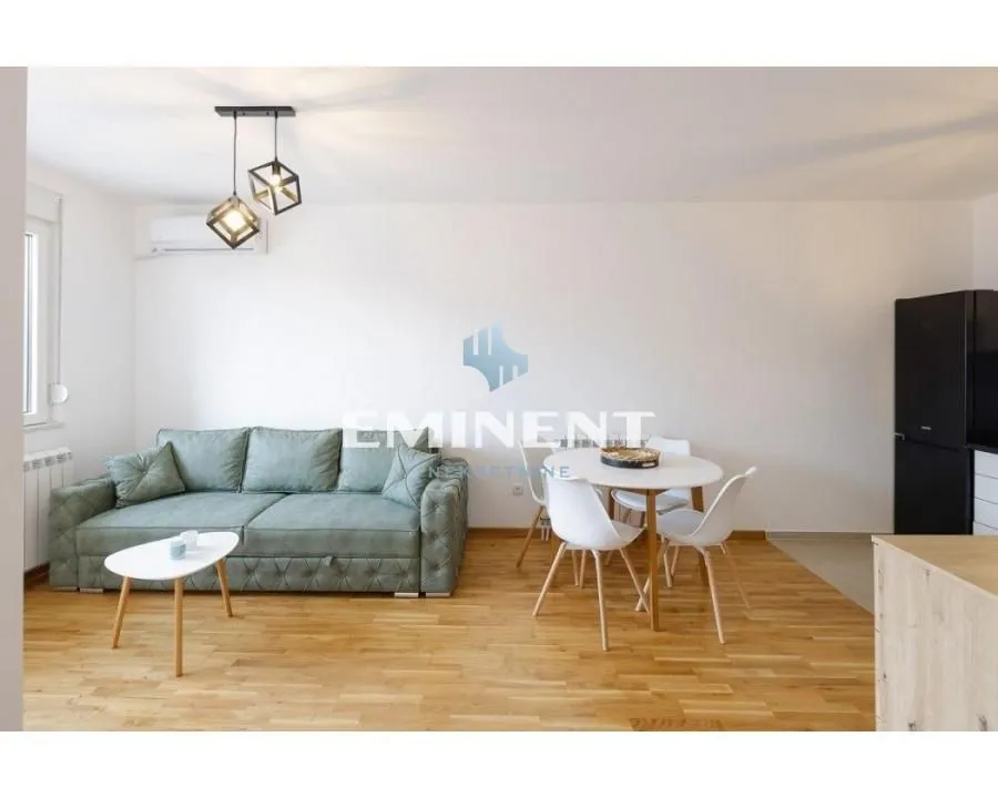 Izdavanje, dvosoban stan, 40m², Zemun Gornji Grad, Zemun Sve Podlokacije