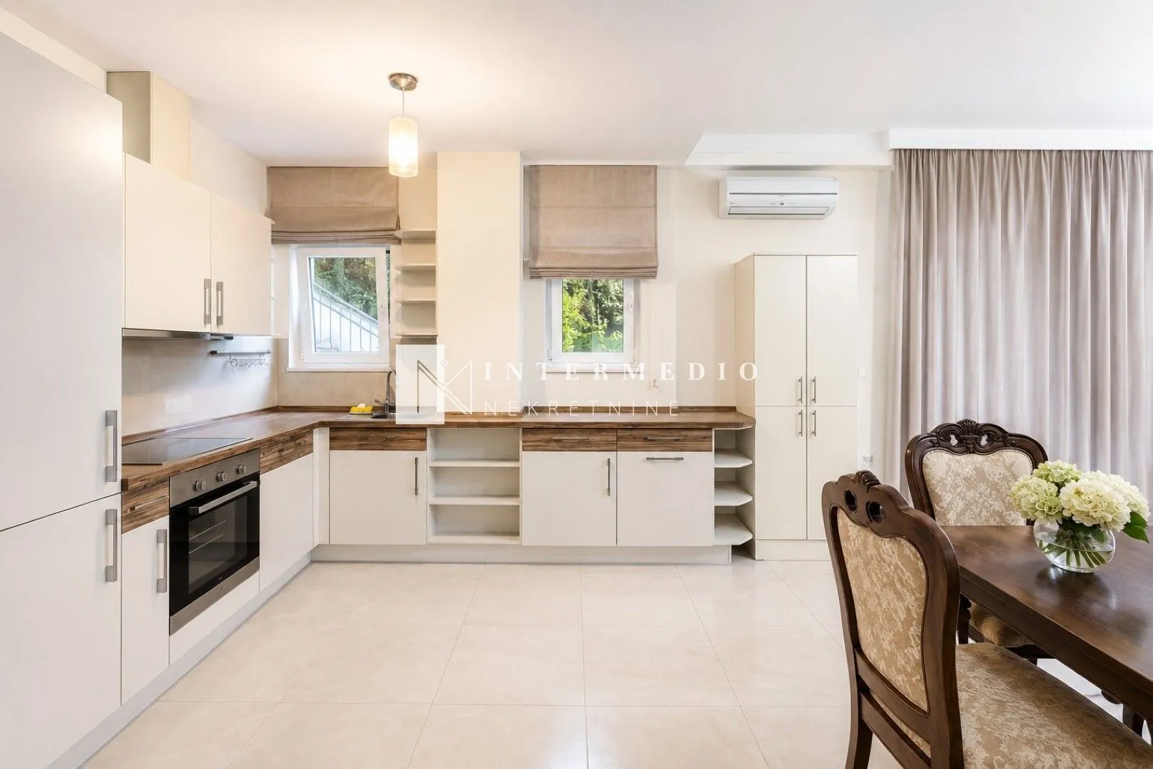 Prodaja, trosoban stan, 130m², Đenovići, Herceg Novi