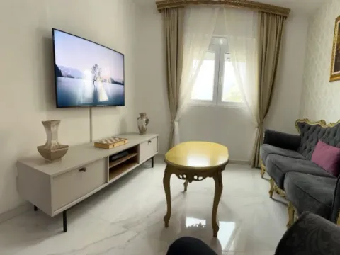 Izdavanje, dvosoban stan, 88m², Sveta Vrača, Kotor - image 4