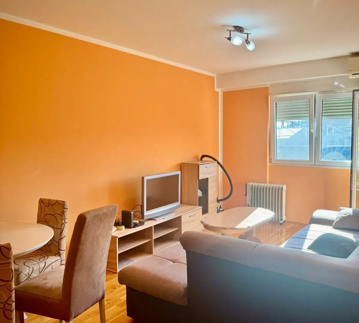 Izdavanje, jednosoban stan, 43m², Krivi Most, Podgorica