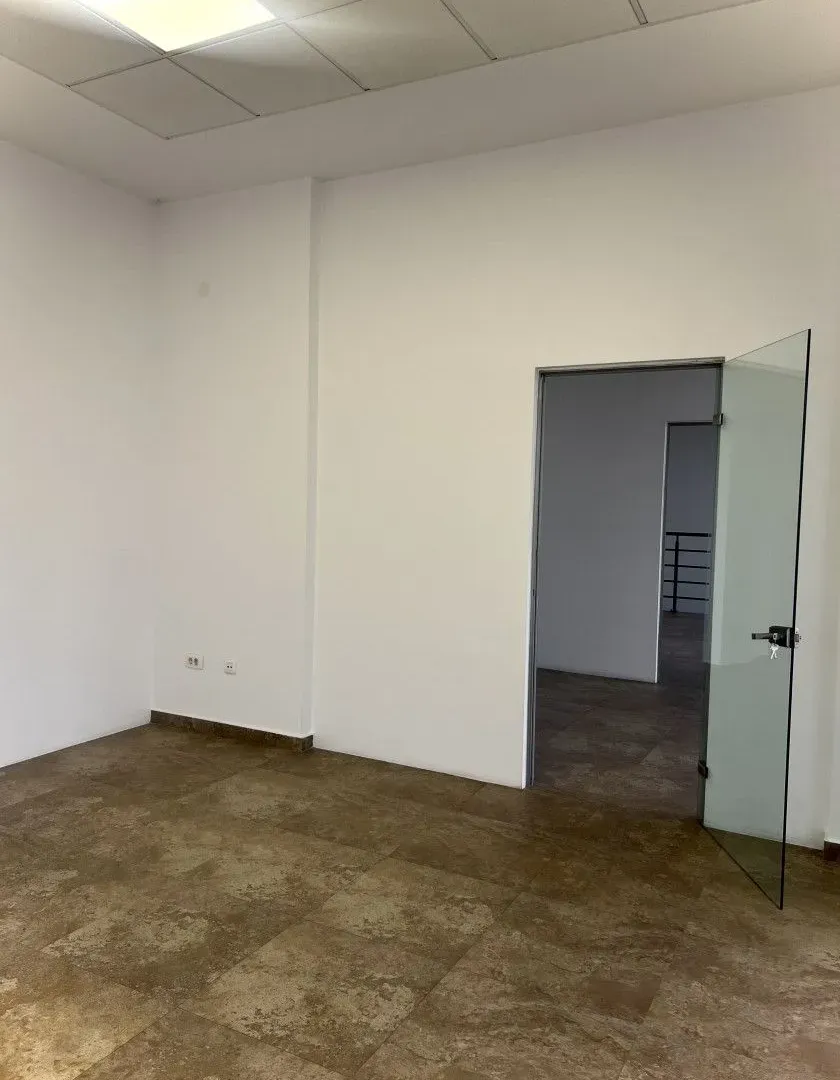 Rent, office space, 251m², Tološka šuma, Podgorica