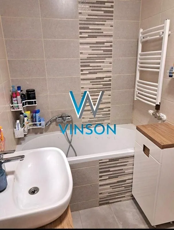 Izdavanje, trosoban stan, 62m², Salajka, Novi Sad Sve Podlokacije