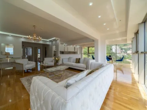 Izdavanje, trosoban stan, 150m², Dukley Gardens, Budva - image 3