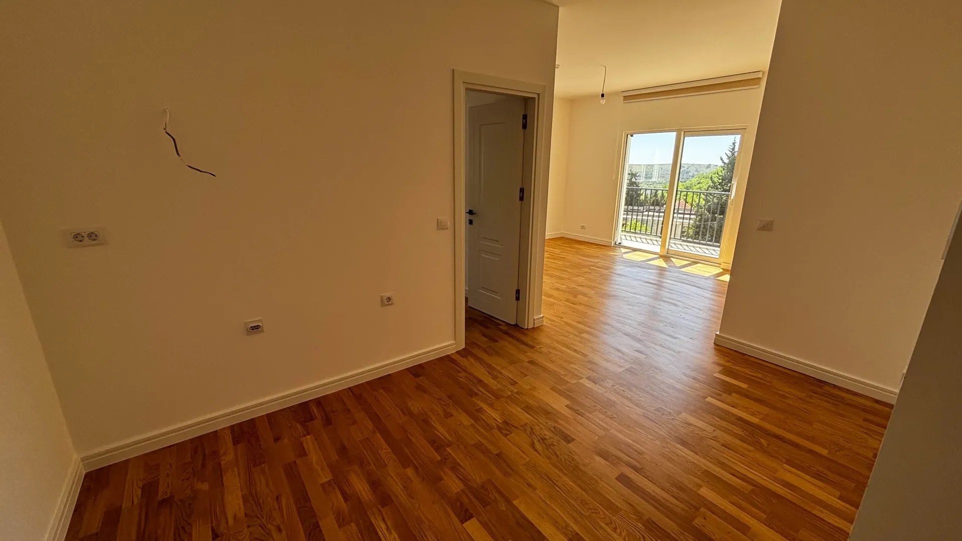 Prodaja, dvosoban stan, 61m², Sutomore, Bar