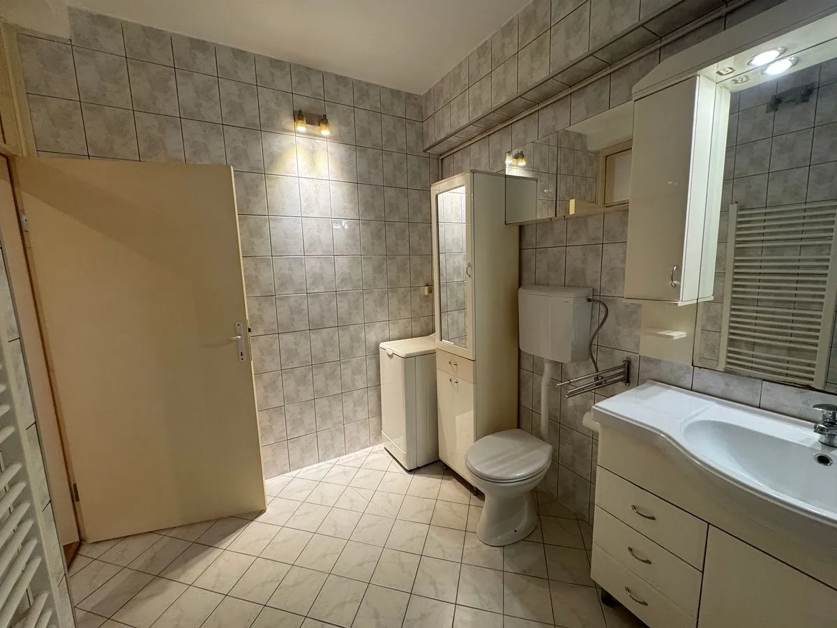 Izdavanje, poslovni prostor, 94m², Dedinje Sve Podlokacije, Beograd