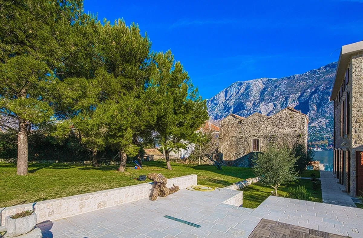 Sale, house, 497m², Prčanj, Kotor