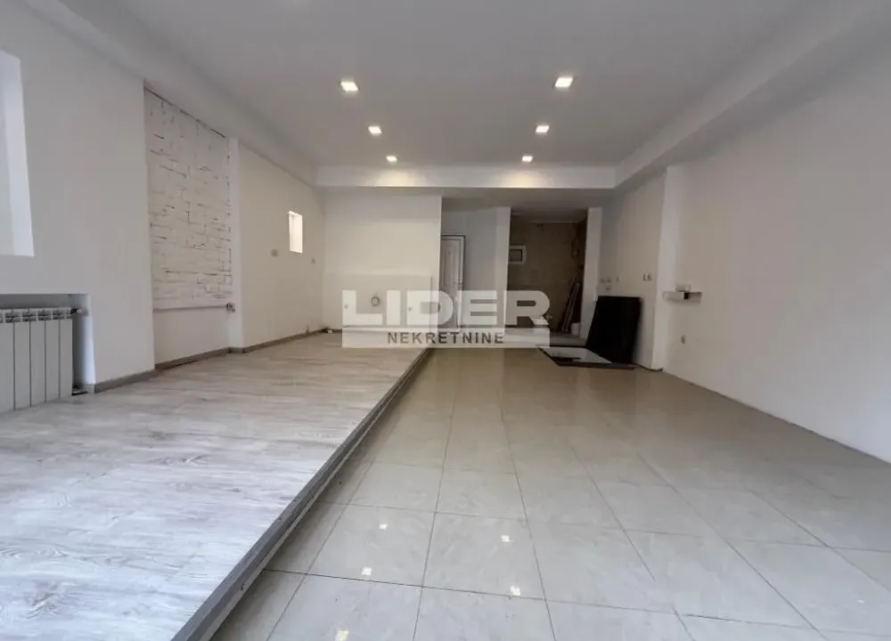 Izdavanje, poslovni prostor, 62m², Stari Grad, Beograd