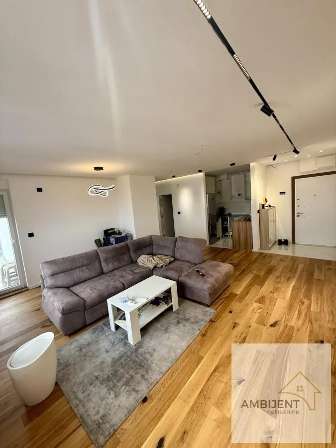 Prodaja, trosoban stan, 75m², Centar, Stara Pazova