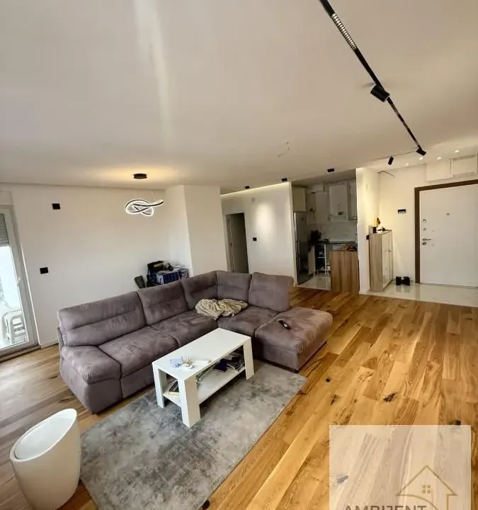 Prodaja, trosoban stan, 75m², Centar, Stara Pazova