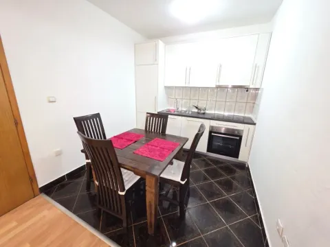 Izdavanje, dvosoban stan, 75m², Zagorič, Podgorica - image 2