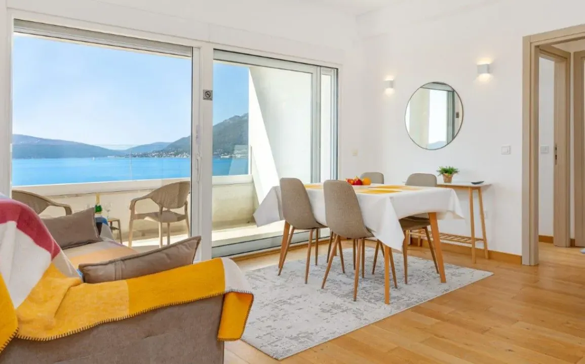 Izdavanje, dvosoban stan, 70m², Donja Lastva, Tivat