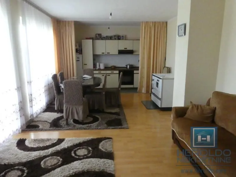 Prodaja, kuća, 279m², Strelište, Jagodina