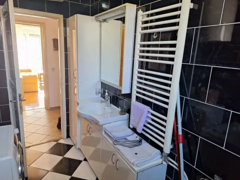 Izdavanje, dvosoban stan, 70m², Centar, Podgorica - image 4