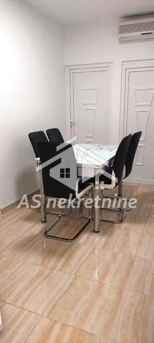 Izdavanje, trosoban stan, 58m², Savski Venac, Beograd