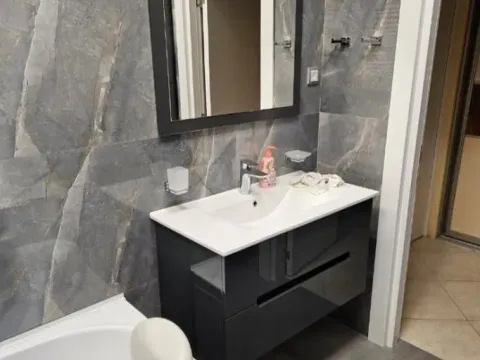 Izdavanje, trosoban stan, 91m², Stari grad, Novi Sad - image 13