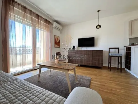 Izdavanje, garsonjera, 33m², City Kvart, Podgorica - image 4