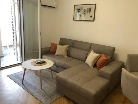 Rent, one bedroom apartment, 58m², Budva, Crna Gora - image 2