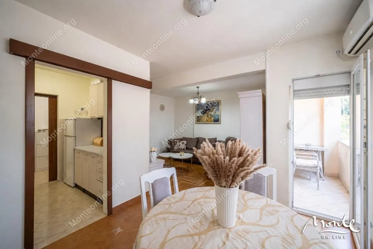 Sale, three bedroom apartment, 88m², Dobrota, Kotor
