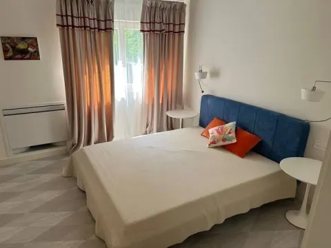 Rent, house, 513m², Lepetani, Tivat - image 11