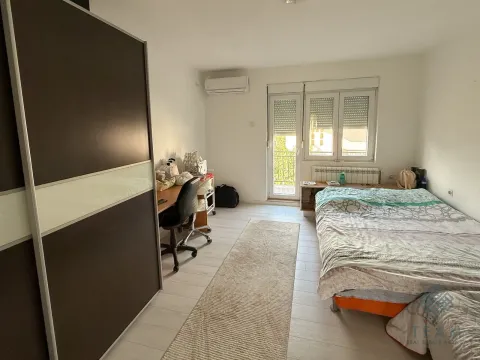 Izdavanje, kuća, 200m², Tološi, Podgorica - image 7