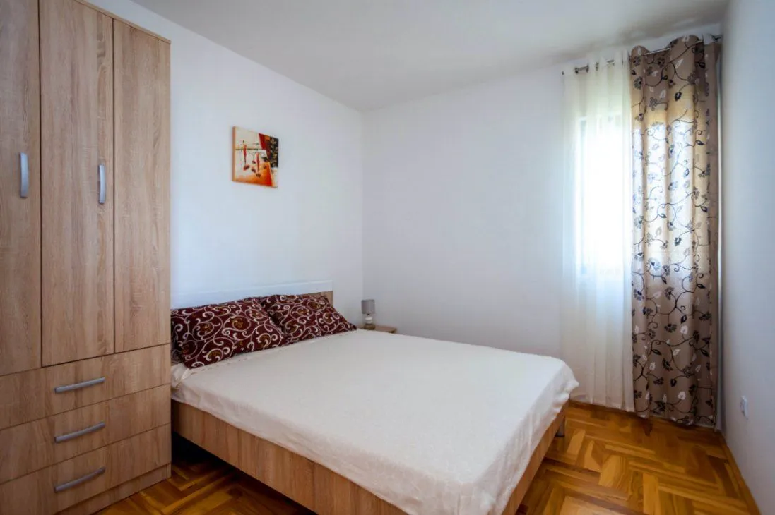 Rent, two bedroom apartment, 55m², Radovići, Tivat
