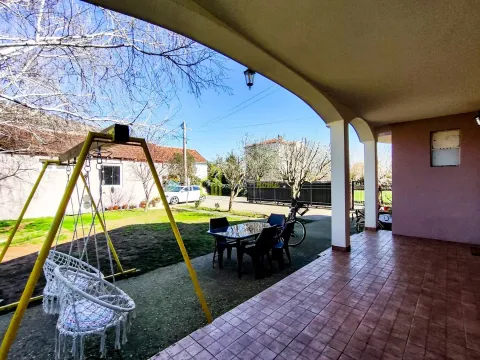 Prodaja, kuća, 150m², Tološi, Podgorica - image 19