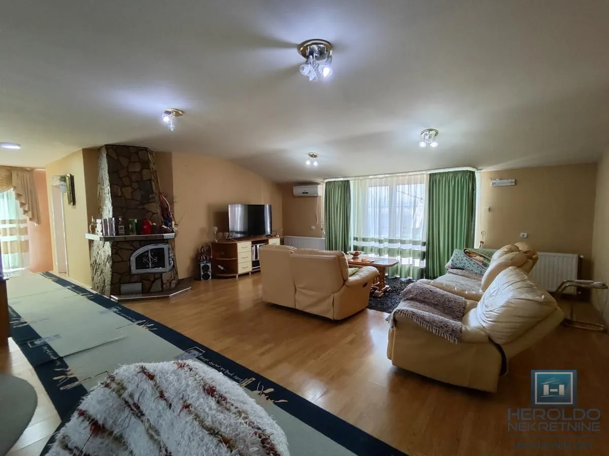 Prodaja, kuća, 203m², Jagodina, Srbija