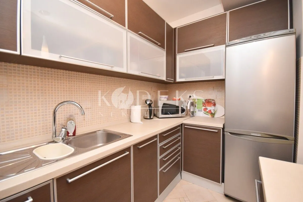 Izdavanje, dvosoban stan, 75m², Gorica C, Podgorica