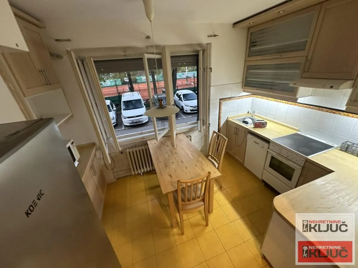 Izdavanje, dvosoban stan, 59m², Centar, Novi Sad