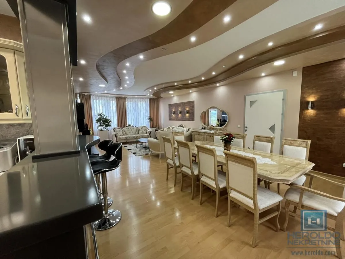 Prodaja, kuća, 302m², Vinorača, Jagodina