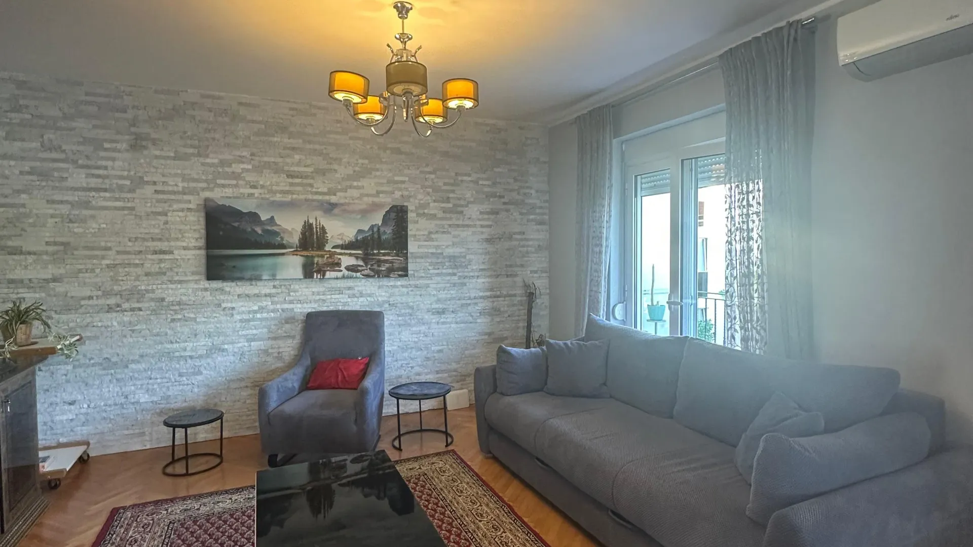 Izdavanje, dvosoban stan, 85m², Centar, Tivat