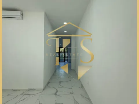 Izdavanje, poslovni prostor, 50m², Seljanovo, Tivat - image 4