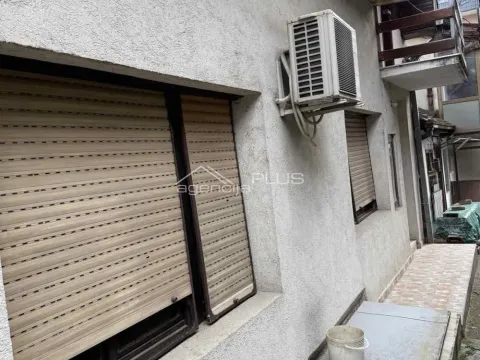 Prodaja, kuća, 80m², Čubura, Beograd - image 1