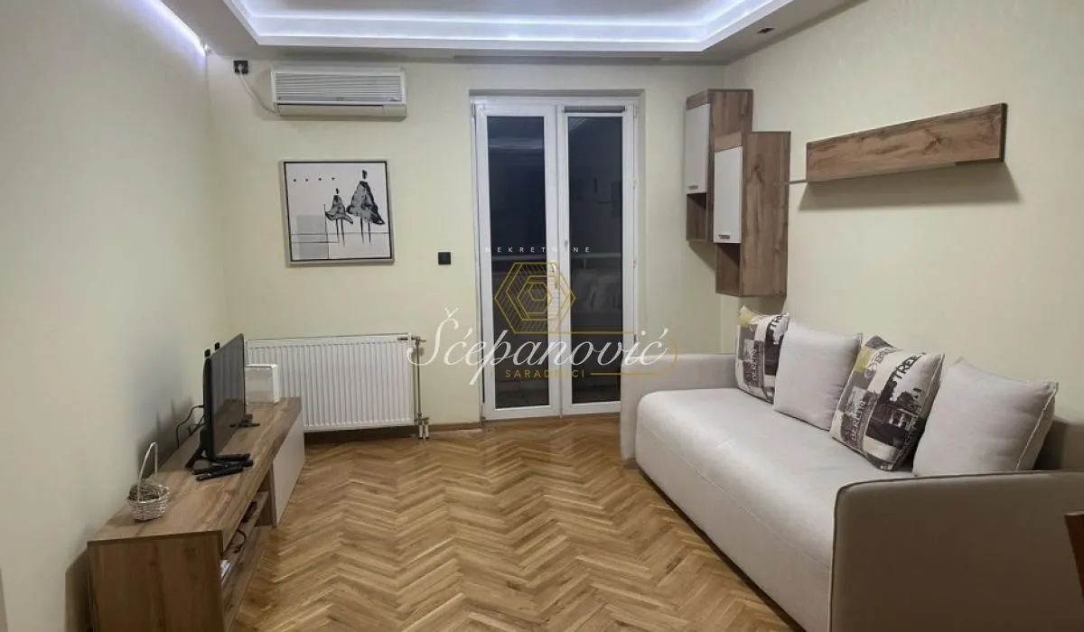 Izdavanje, dvosoban stan, 43m², Bulevar Oslobodjenja, Novi Sad Sve Podlokacije
