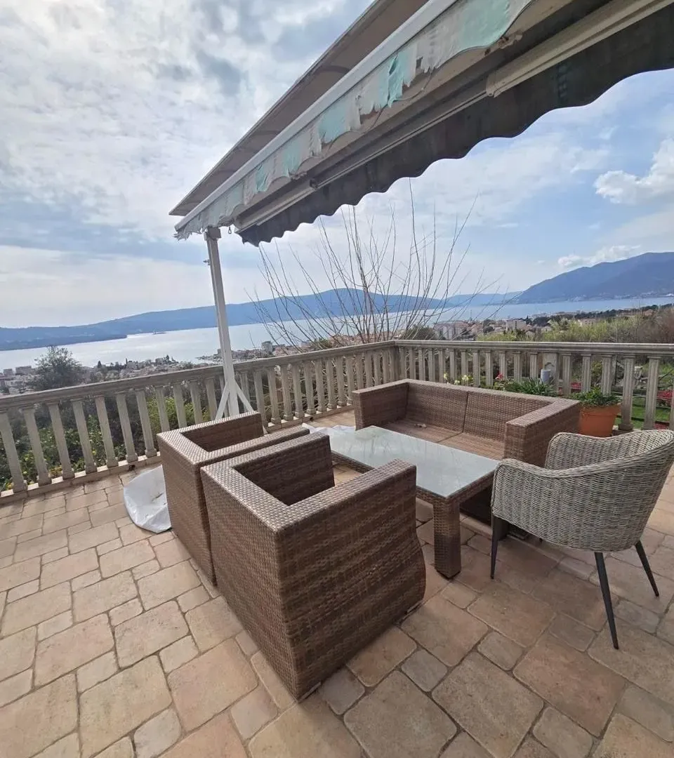 Izdavanje, dvosoban stan, 80m², Tripovići, Tivat