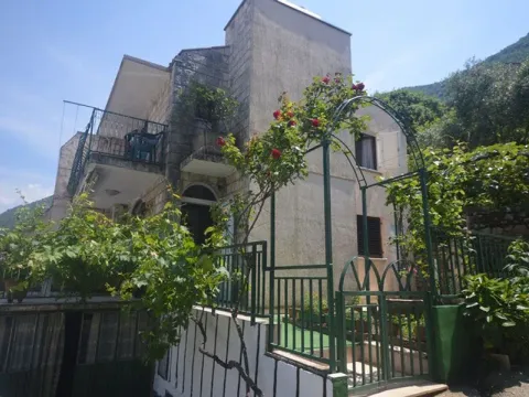 Prodaja, kuća, 130m², Stoliv, Kotor