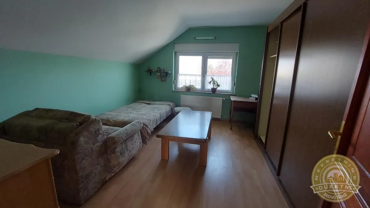 Prodaja, kuća, 340m², Veternik, Novi Sad Sve Podlokacije