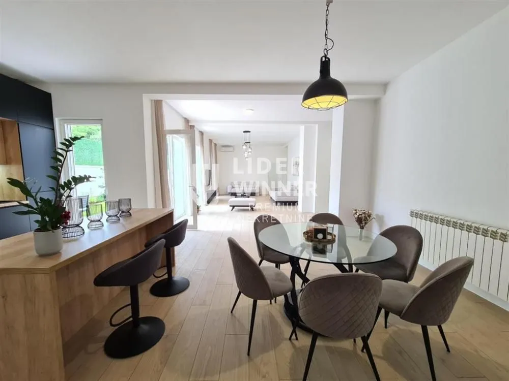 Prodaja, četvorosoban stan, 180m², Savski Venac, Beograd