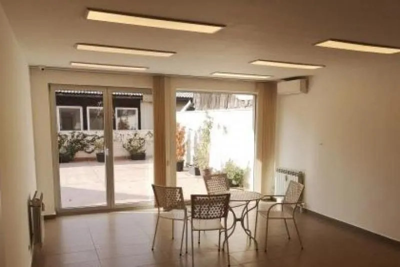 Izdavanje, poslovni prostor, 90m², Vračar Sve Podlokacije, Beograd