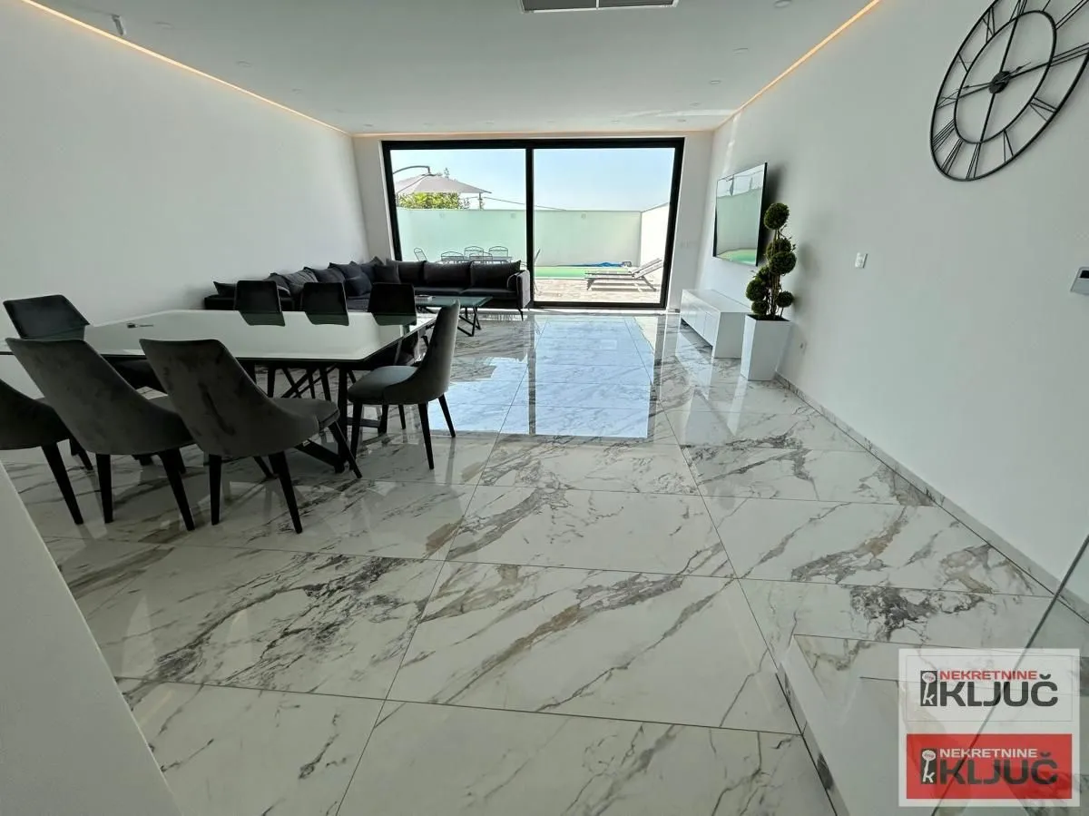Izdavanje, kuća, 180m², Sremska Kamenica, Petrovaradin