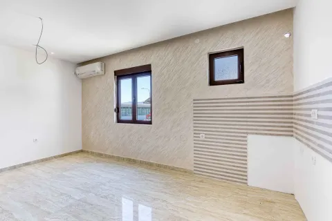 Prodaja, trosoban stan, 78m², Tivat, Crna Gora - image 9