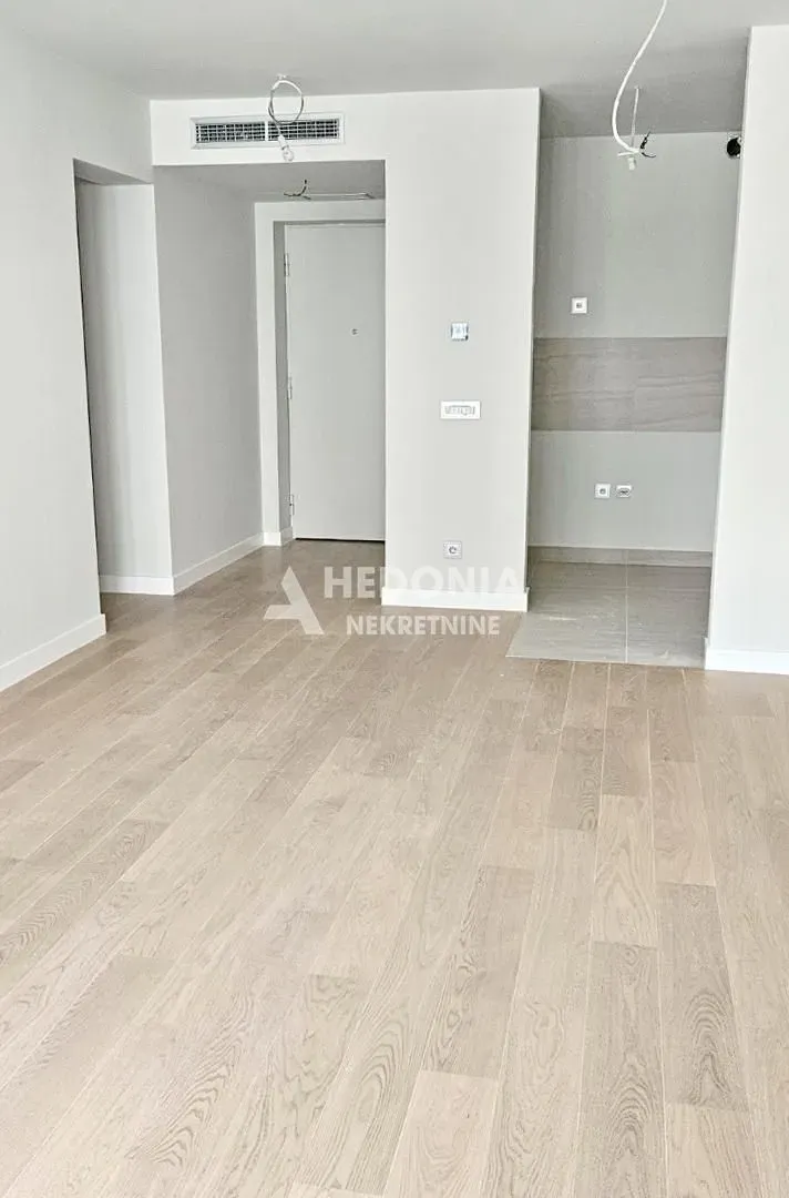 Izdavanje, trosoban stan, 84m², Novi Beograd Blok 65, Novi Beograd Sve Podlokacije