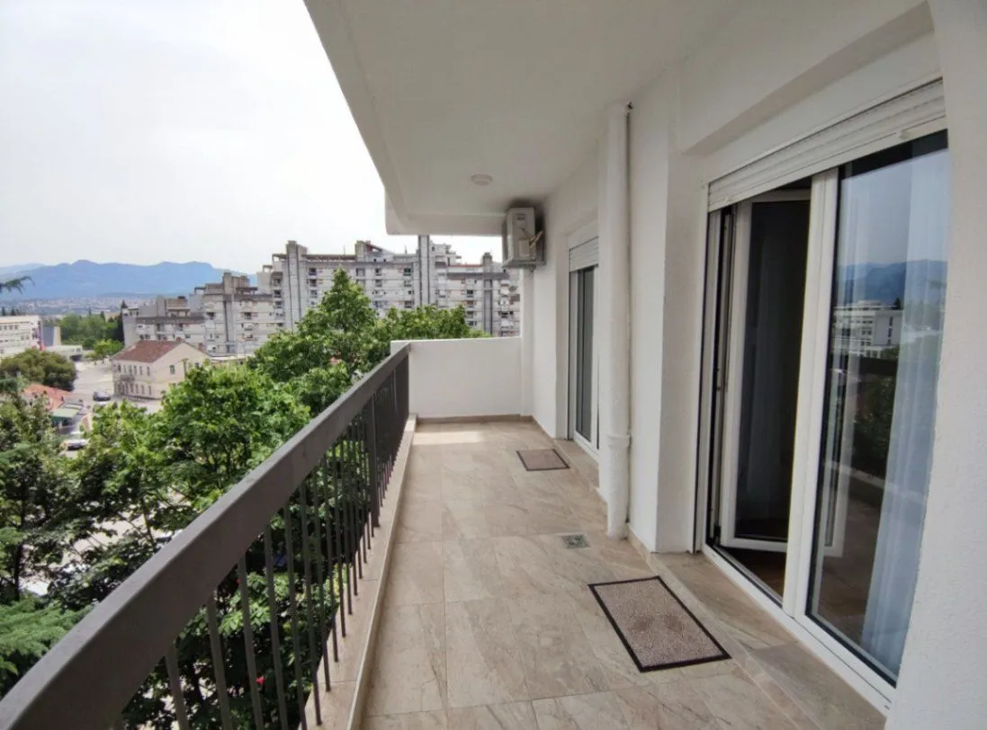 Izdavanje, dvosoban stan, 86m², Centar, Podgorica